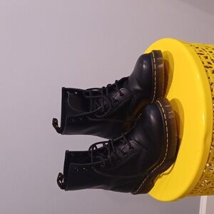 Dr. Martens 11821 Combat Boots Womens Size 7 Black Combat Leather Lace Up.